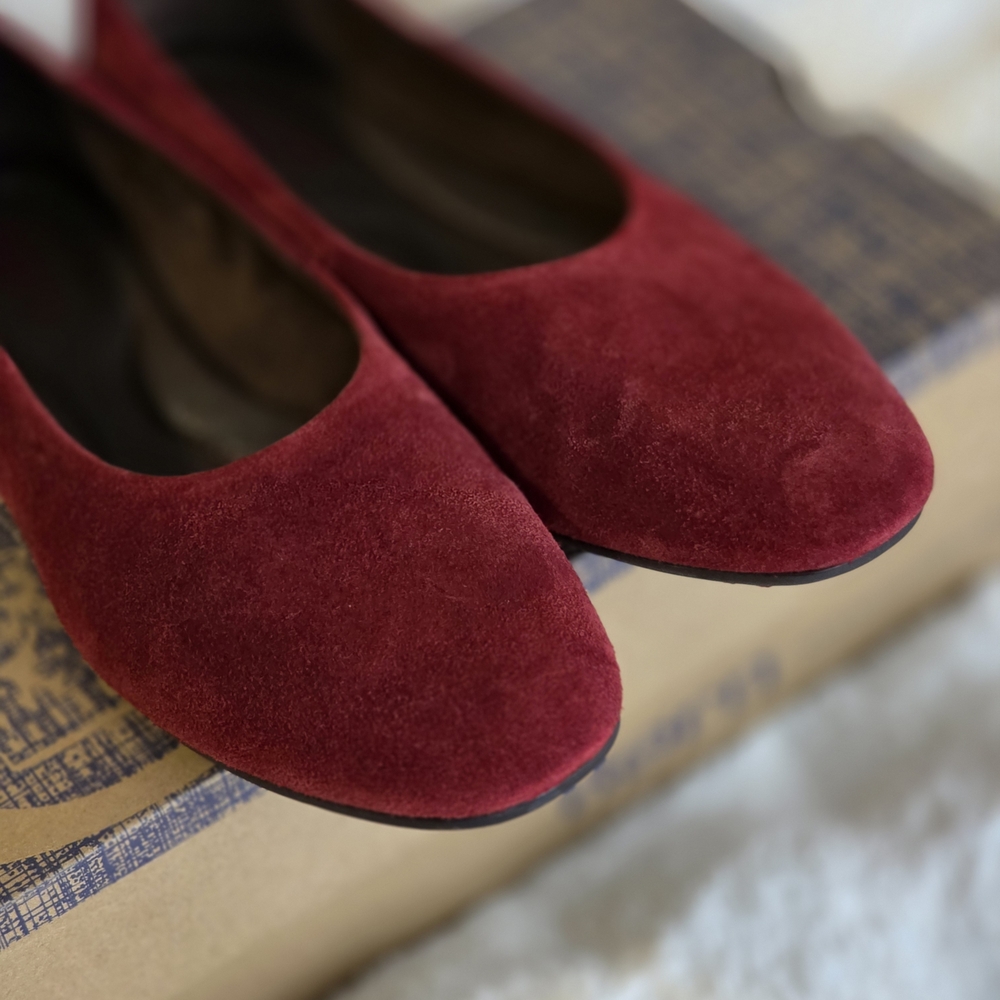 Born Red (Opera) Suede Flats Sz 7 M - Picture 2 of 10